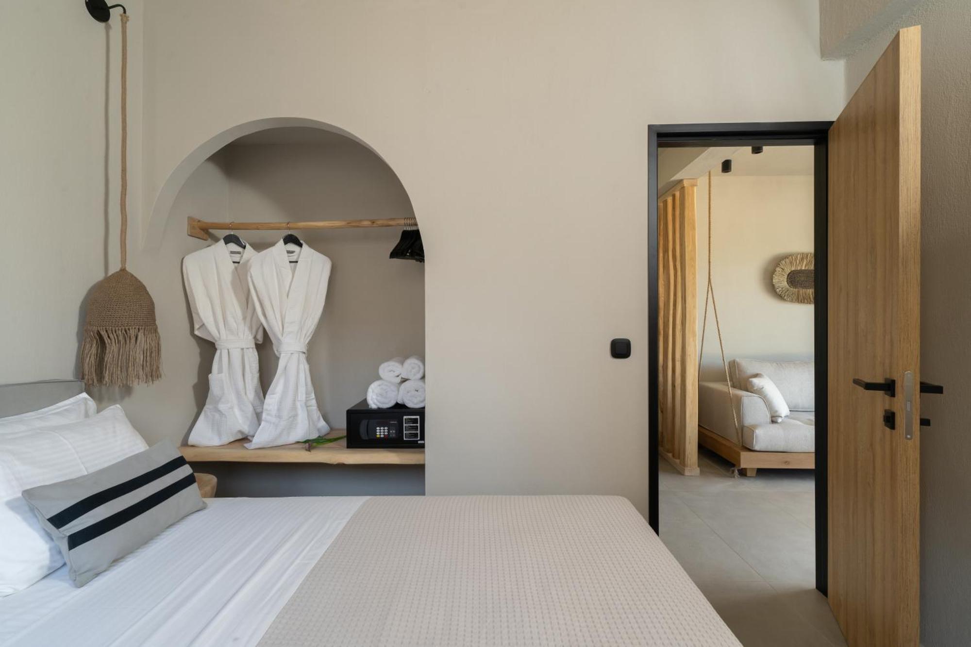 Amo Golden Suites Chrysi Ammoudia Exterior photo