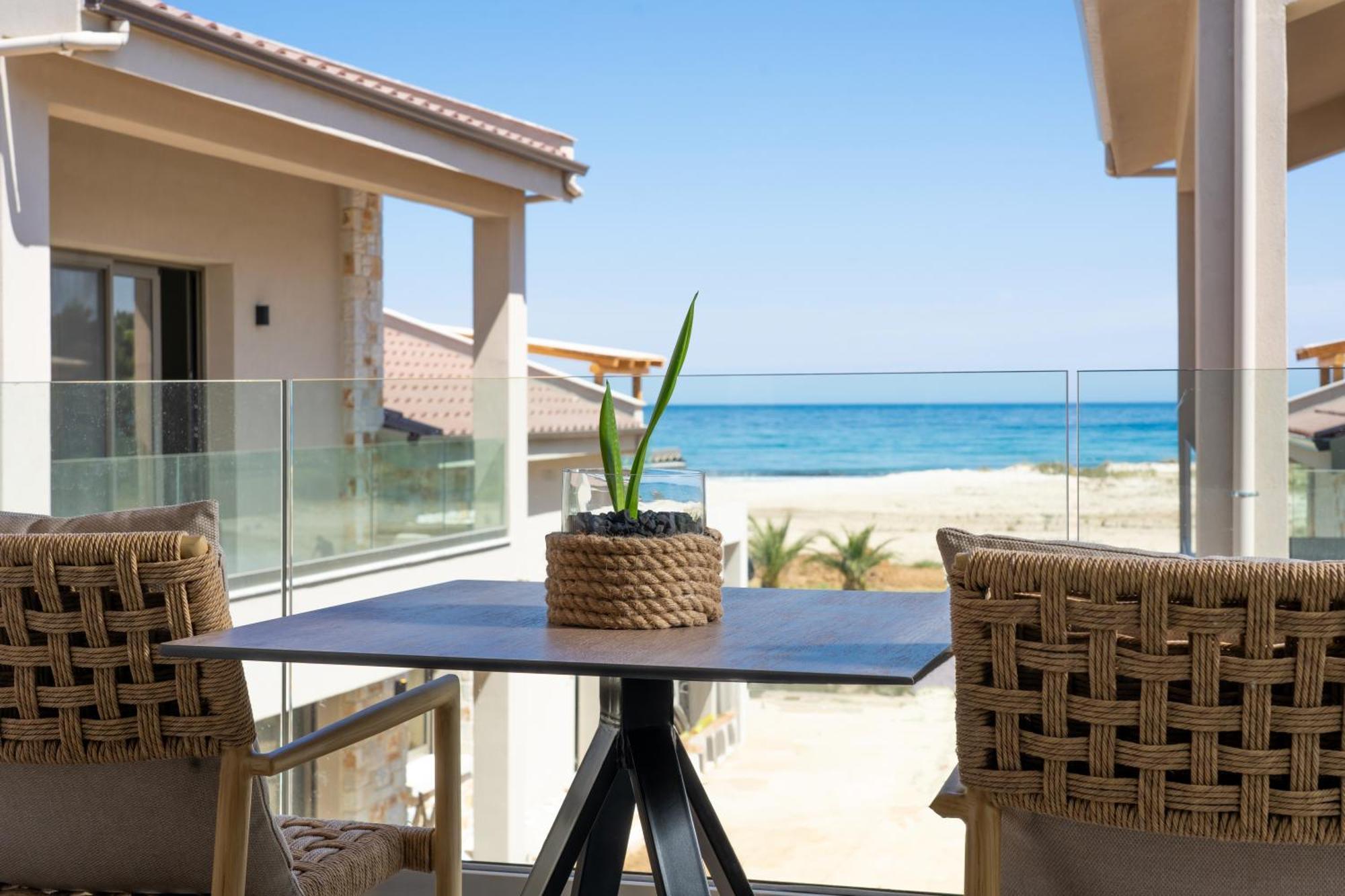 Amo Golden Suites Chrysi Ammoudia Exterior photo