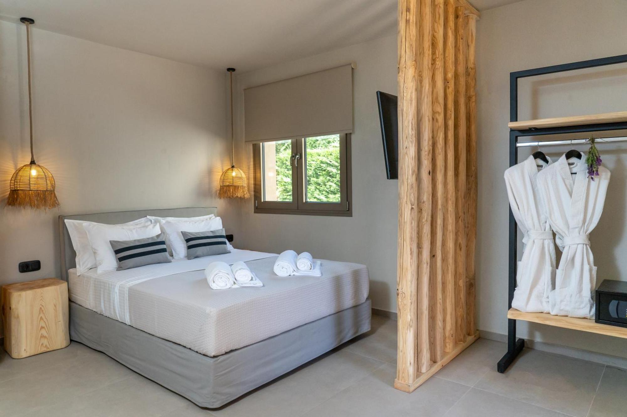 Amo Golden Suites Chrysi Ammoudia Exterior photo
