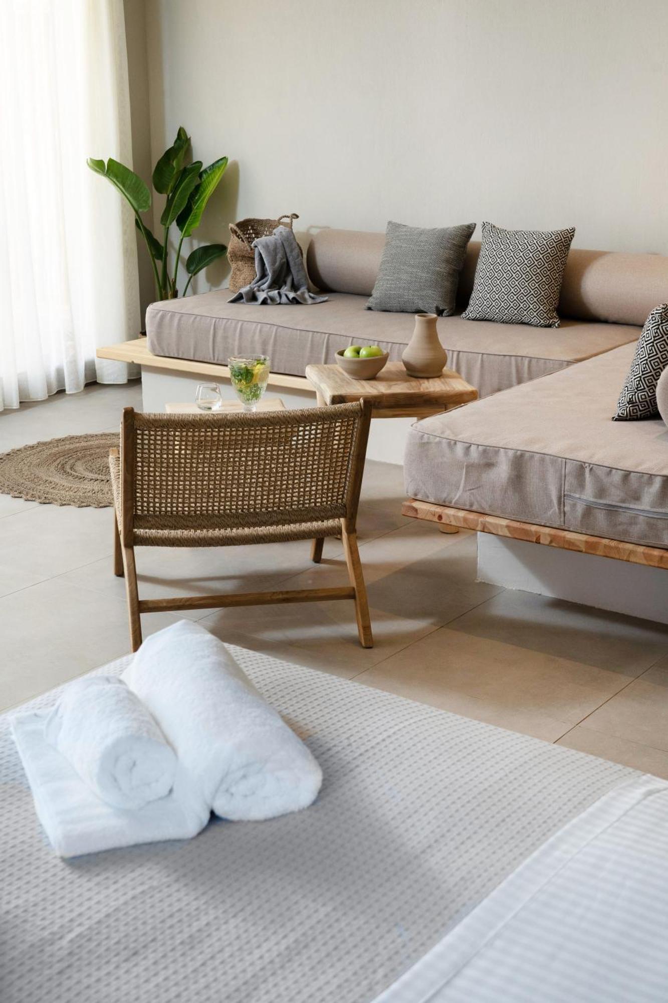Amo Golden Suites Chrysi Ammoudia Exterior photo